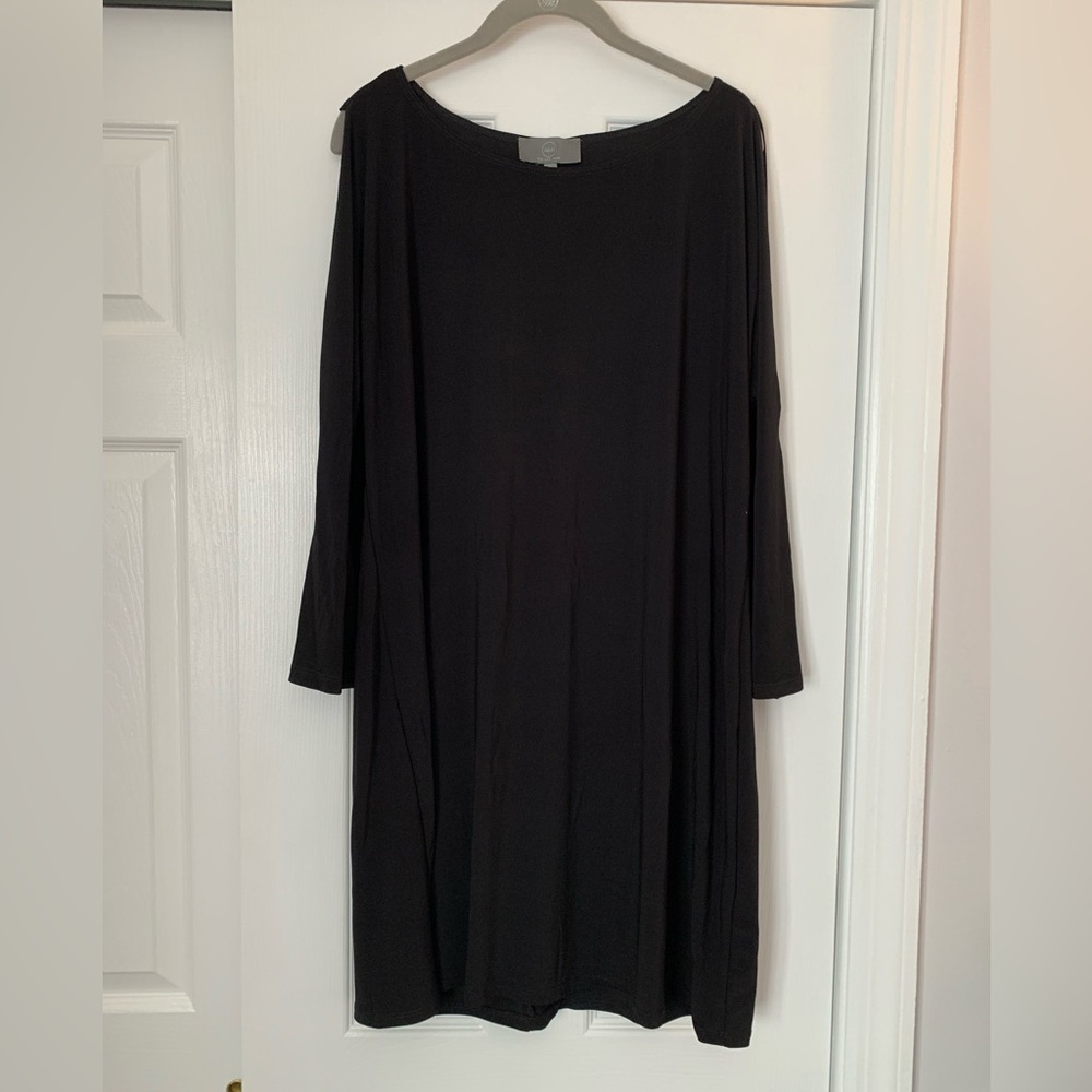 Elegant & Sleek Black Dress